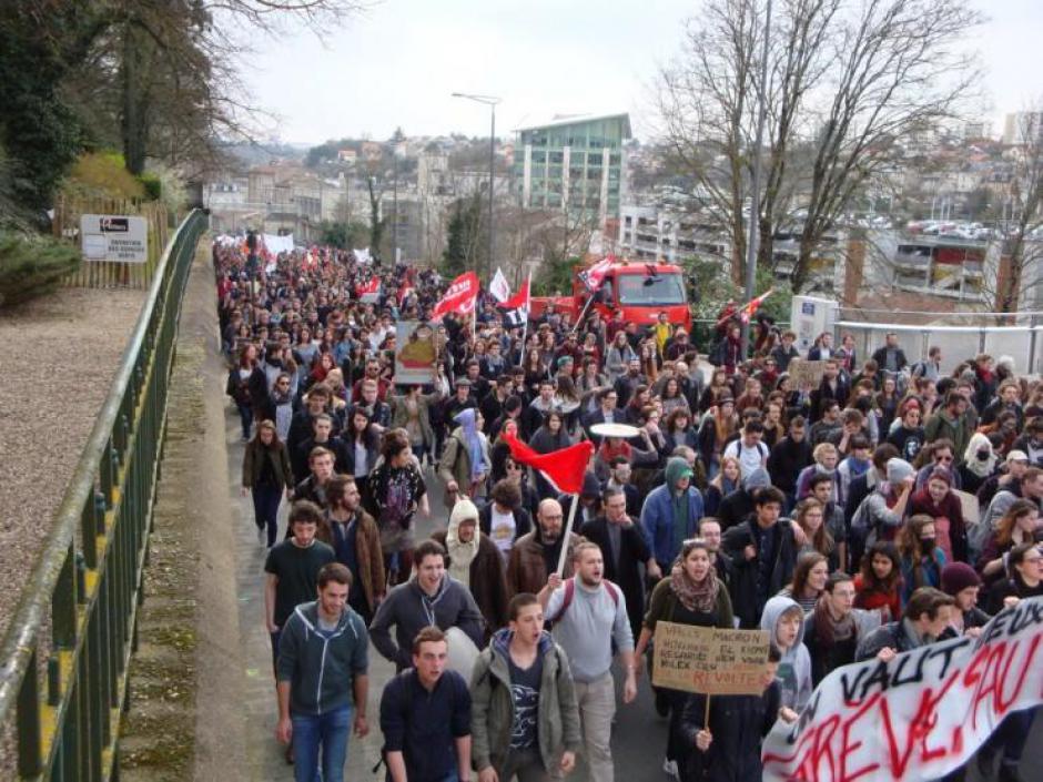 Nuit Debout: Mobilisation contre la loi travail -Rassemblement devant la Prefecture !